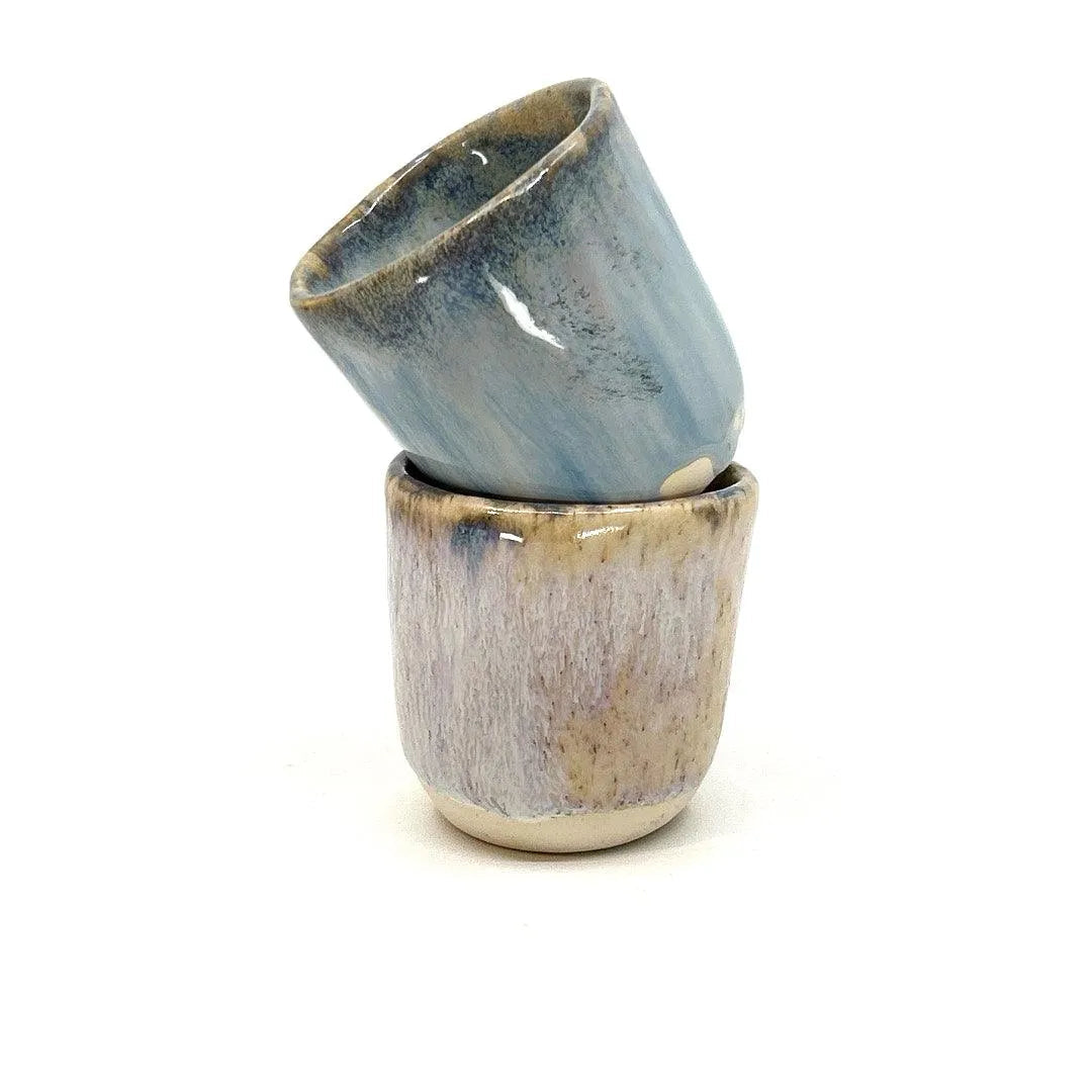 Vasos en gres con esmalte lava. - Hilario Studio Pottery