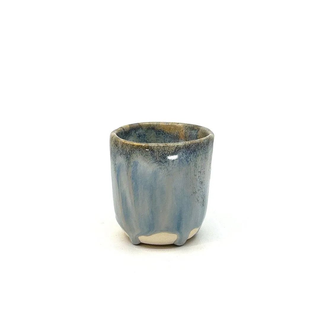 Vasos en gres con esmalte lava. - Hilario Studio Pottery